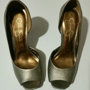 Jessica Simpson leather pewter peep toe pumps